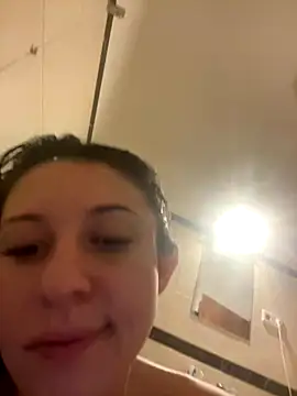 Snapshot of vienncica chatting on October 20, 1:58 pm vienncica online show from October 20, 1:58 pm