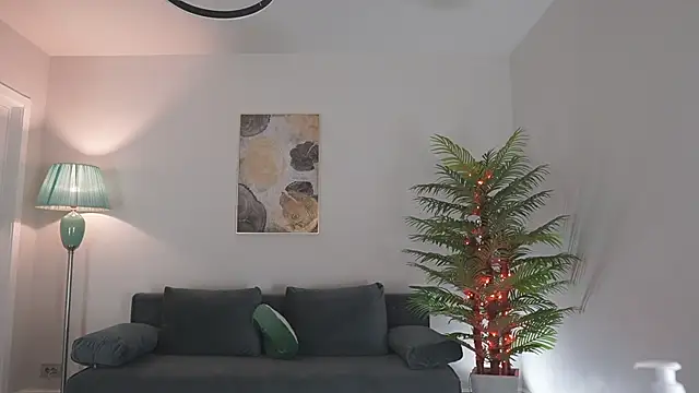 Yvonna One online show from December 21, 5:17 pm