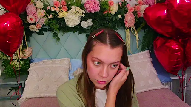 AliceBrayan online show from February 10, 5:05 pm