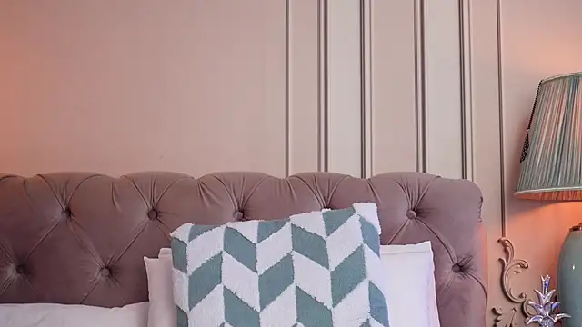 MayaVixxen online show from December 3, 4:48 am