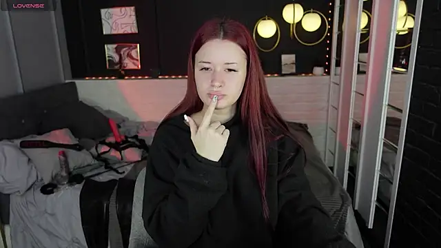 Lily Moonlight online show from October 4, 7:25 am