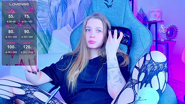 CuteMousee online show from March 13, 9:32 am