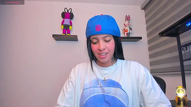 Gangster Girl online show from February 7, 3:32 am