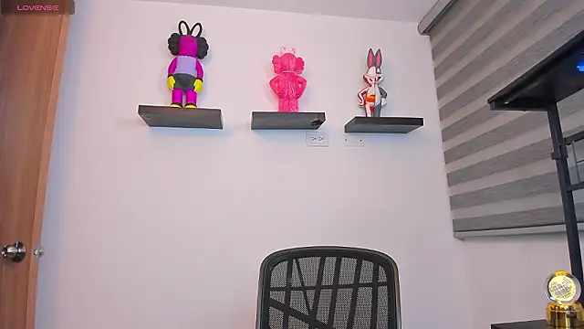 Gangster Girl online show from March 24, 5:02 am