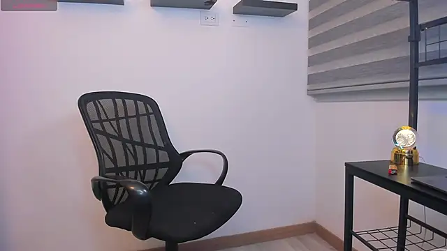 Gangster Girl online show from March 29, 1:48 am