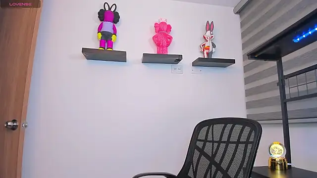 Gangster Girl online show from March 16, 5:32 am