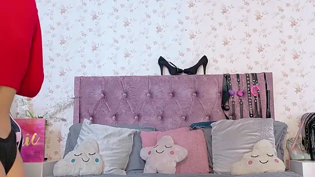 AvrillThomas online show from October 6, 3:50 pm