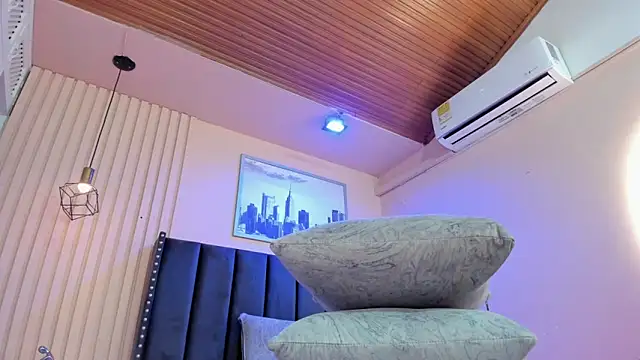 viiolett lee online show from February 3, 7:51 pm