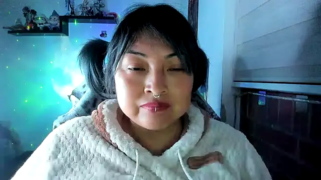 Shaddycute  online show from May 19, 1:56 am