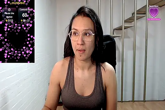 Snapshot of Jessie_Desire chatting on October 7, 1:32 am Jessie Desire online show from October 7, 1:32 am