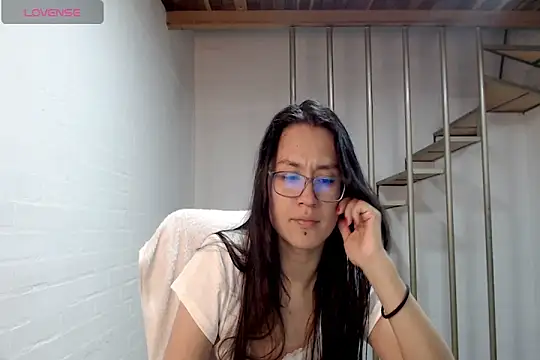 Snapshot of Jessie_Desire chatting on October 21, 1:42 am Jessie Desire online show from October 21, 1:42 am