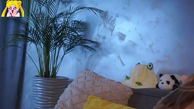 EdlinHargus online show from April 7, 4:47 am