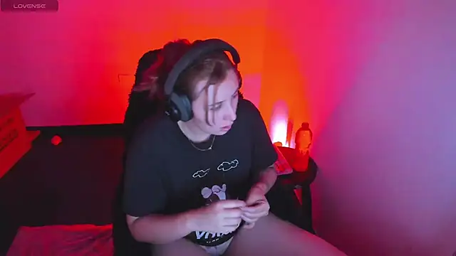 bonnie moon  online show from March 6, 8:04 pm