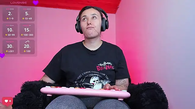 bonnie moon  online show from February 9, 9:39 pm