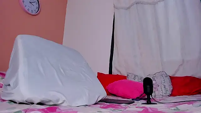 Miah Smiithh online show from September 17, 8:07 pm