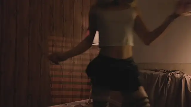 MariMaddison online show from November 6, 6:03 pm