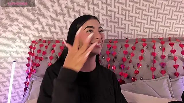 AriRobert  online show from February 14, 1:24 pm