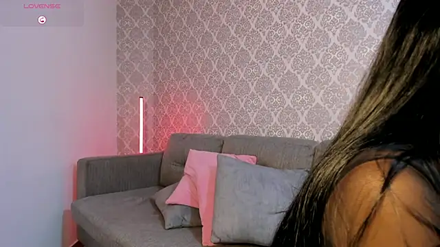 AriRobert  online show from November 8, 5:01 am