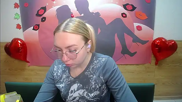 Snapshot of BeatriceFly chatting on October 4, 5:57 am BeatriceFly online show from October 4, 5:57 am