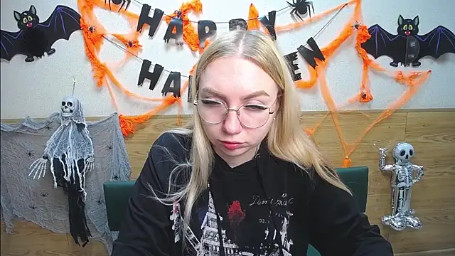 Snapshot of BeatriceFly chatting on October 21, 12:53 pm BeatriceFly online show from October 21, 12:53 pm