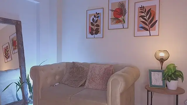 DahianaWalcott online show from March 30, 7:35 pm