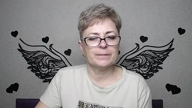 EmiliaGree online show from April 15, 5:35 pm