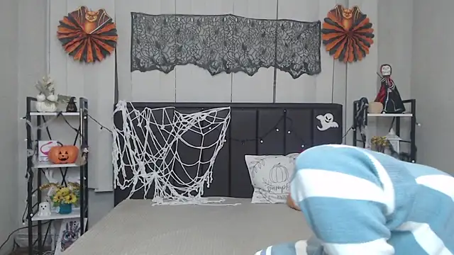 EmiliaGree online show from October 25, 5:04 am