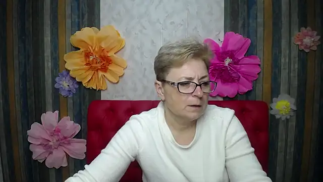 EmiliaGree online show from April 28, 5:17 pm