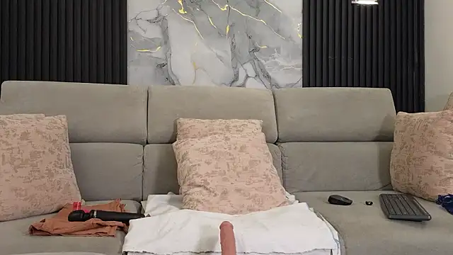 anellejones online show from March 11, 7:38 pm