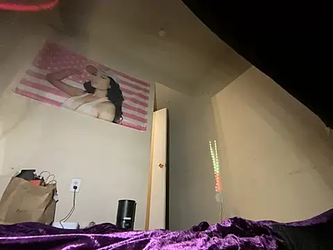 Creolegirl19 online show from April 30, 1:27 pm