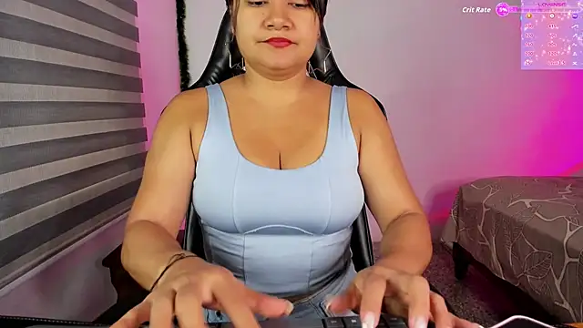 hollymollyxoxo online show from April 16, 3:44 pm