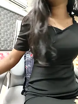 yhona darling online show from May 18, 6:36 pm