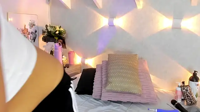 Martina Miiller online show from April 5, 1:21 pm