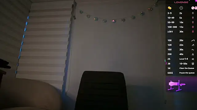 venusleroy  online show from April 12, 11:06 pm