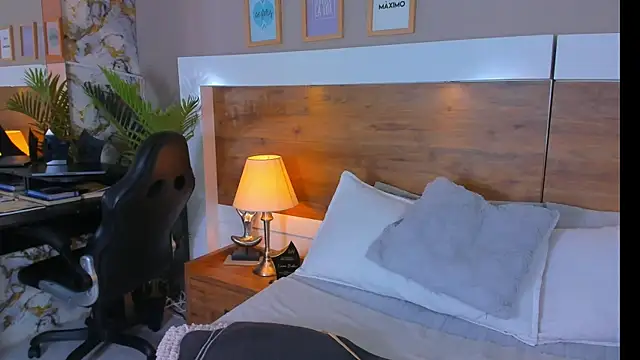 EmaBakker online show from April 1, 11:55 am