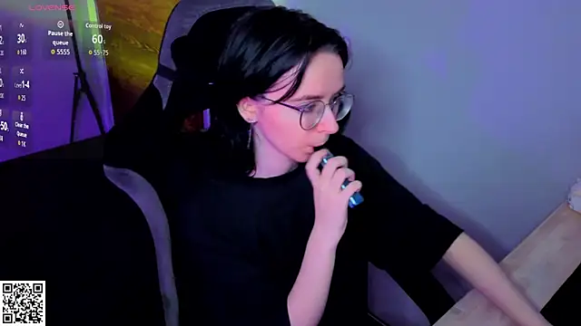 Nora Failure online show from June 14, 9:59 pm