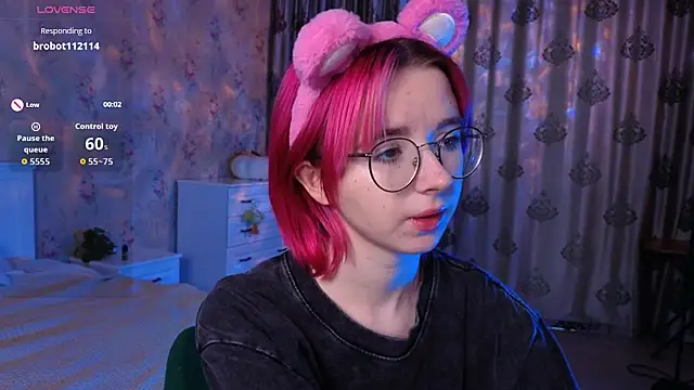 Snapshot of Nora_Failure chatting on September 19, 2:10 am Nora Failure online show from September 19, 2:10 am