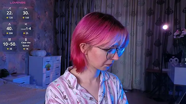 Snapshot of Nora_Failure chatting on October 6, 6:08 am Nora Failure online show from October 6, 6:08 am