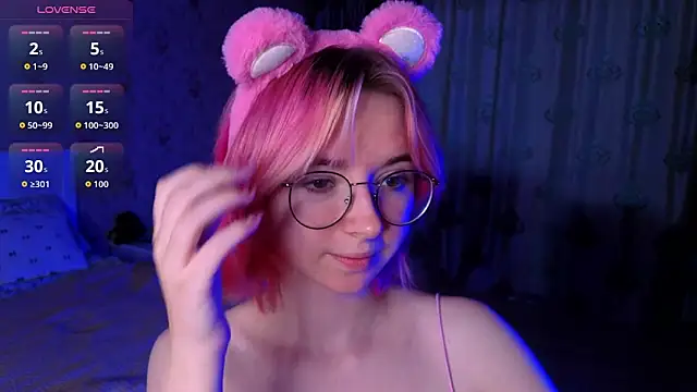 Snapshot of Nora_Failure chatting on October 14, 9:01 am Nora Failure online show from October 14, 9:01 am