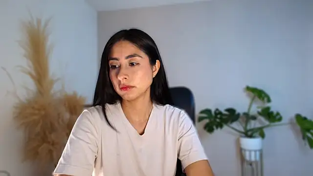 auroracaruso11 online show from April 14, 5:24 pm