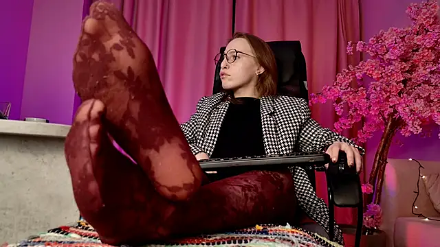 Snapshot of AphexQueen chatting on October 10, 9:14 am AphexQueen online show from October 10, 9:14 am