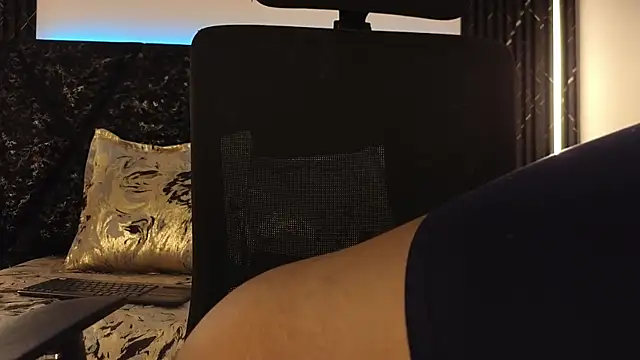 Emy leon online show from November 25, 9:48 pm