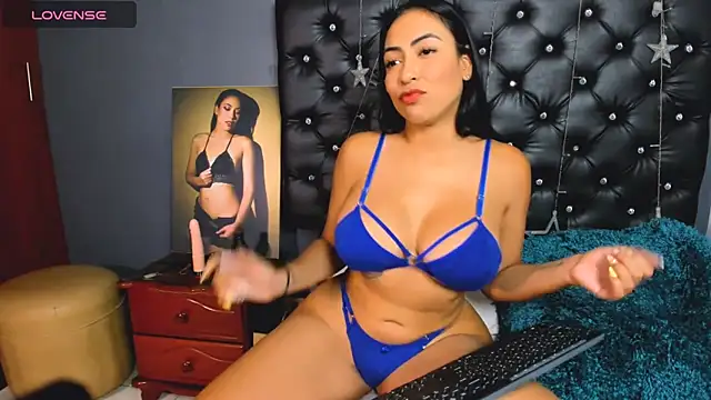 catalinamuss  online show from April 16, 9:39 pm