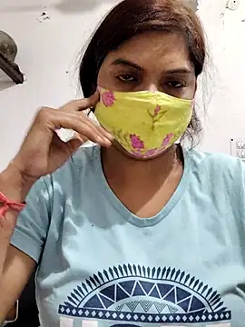 illay love online show from March 27, 9:10 am