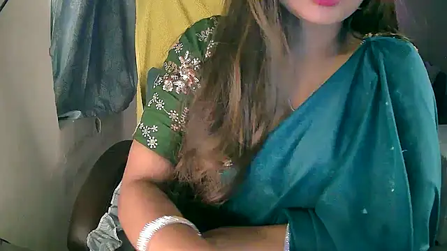 Snapshot of Cute-Tara chatting on October 22, 5:40 pm Cute-Tara online show from October 22, 5:40 pm
