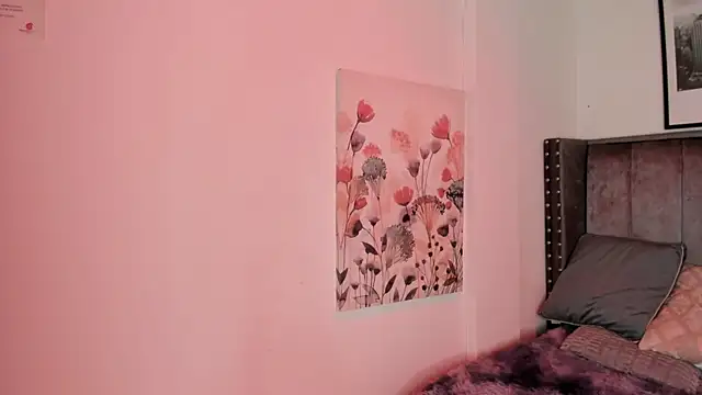 Snapshot of Alaia_Cute chatting on October 15, 4:04 am Alaia Cute online show from October 15, 4:04 am