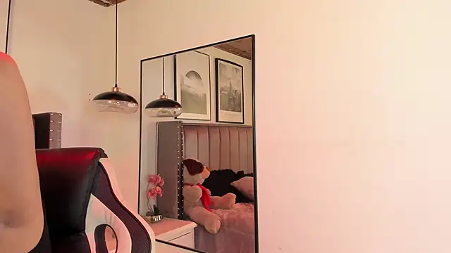 Snapshot of Alaia_Cute chatting on September 9, 3:17 am Alaia Cute online show from September 9, 3:17 am