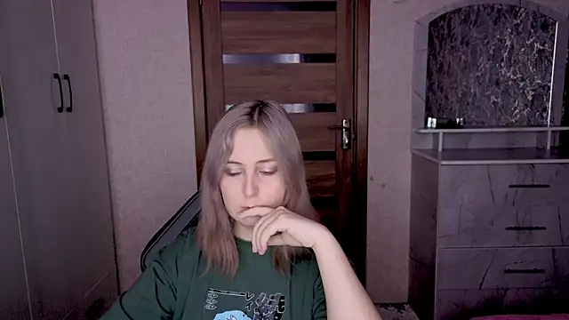 Kristy-Max online show from February 4, 11:52 pm