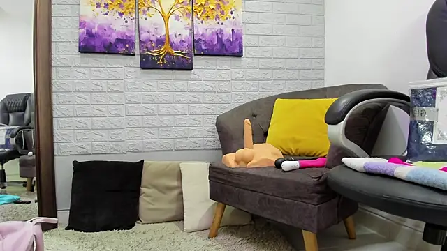  EmilyJireh  online show from December 17, 9:08 pm