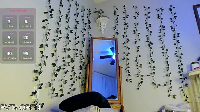 Peaches N Kreme online show from February 23, 4:02 am